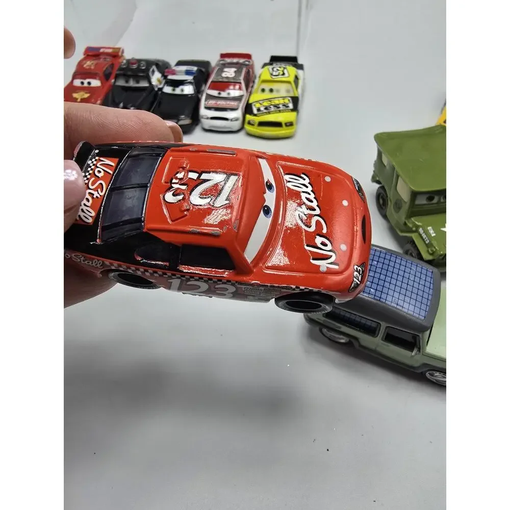 Disney/Pixar Cars Die Cast Toy Car Lot Lighting McQueen